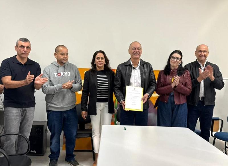 Flávia Barbosa (à esquerda do prefeito Tupã) é nova titular da SAS