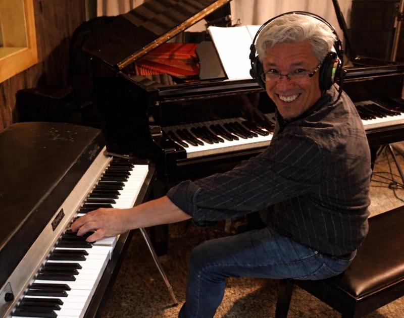 Liderado pelo pianista Marcos Pontes, “Caixote Trio” apresenta composições autorais e releituras de clássicos da bossa nova e do samba-jazz