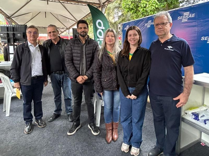 União de forças - José do Carmo Ferreira (CRCSP), José Carlos Cavalcante (Sebrae), Tiago Oliveira (Desenvolvimento Econômico), Maria Eugênia Leandro e Valéria Candeo (Acipp) e Sérgio Lourenço Junior (Receita Federal)