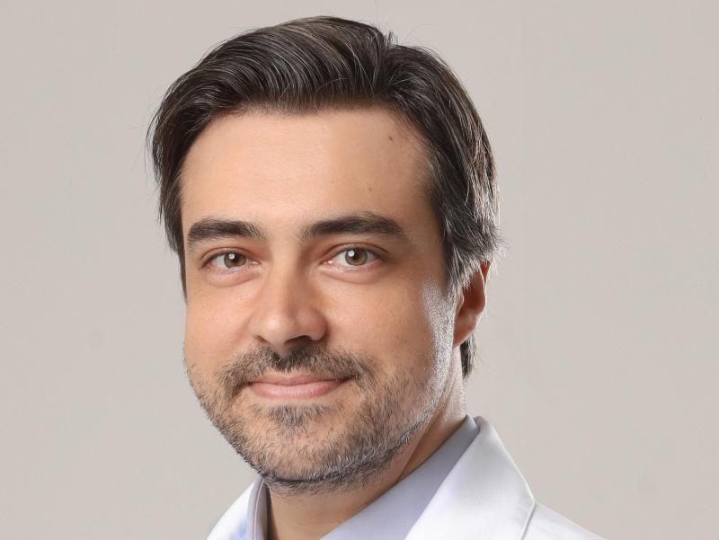 O oftalmologista Lenine Botigelli, especialista em catarata e glaucoma