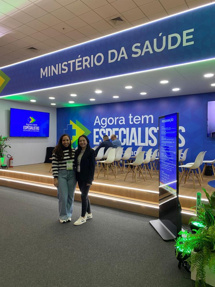 Entidade foi representada pela coordenadora do CER II, Luciana, e pela fisioterapeuta, Larissa