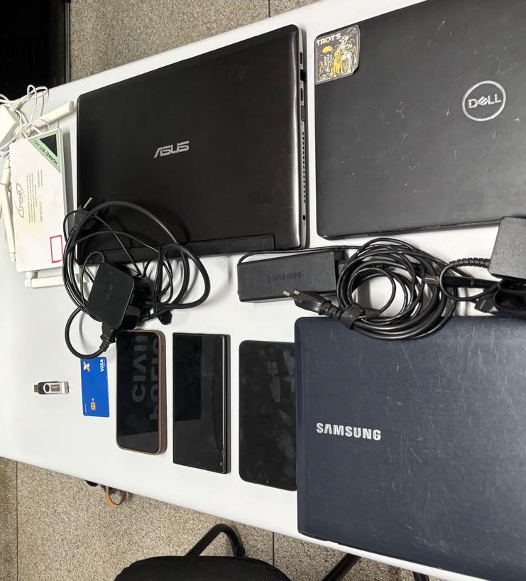Celulares, notebooks, roteador e pendrive foram apreendidos durante Operação Persona