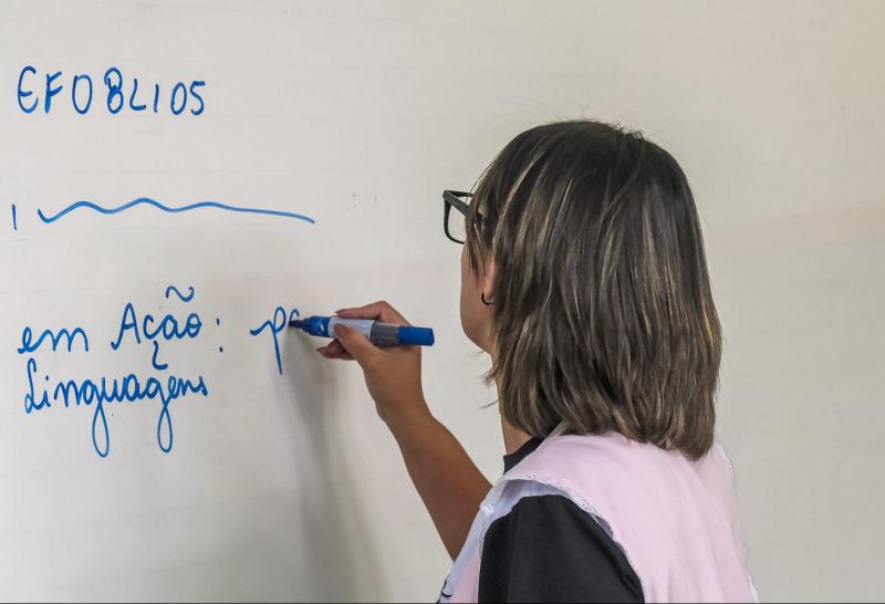 Profissionais devem ser contratados por tempo determinado no ano letivo de 2027
