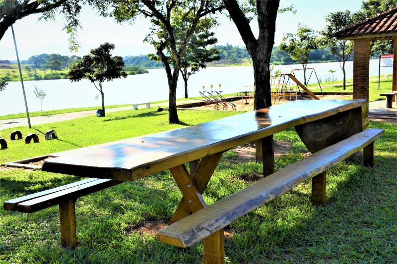 No Balneário da Amizade, mesa foi instalada perto do espaço sensorial