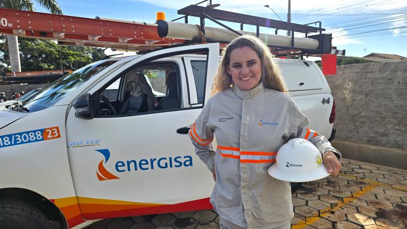 Alessandra Gois fez curso de formação da Energisa e foi contratada como eletricista de distribuição