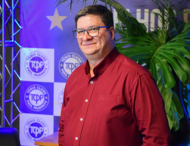 Fábio Renato Sales, gerente executivo, 28 anos de atuação e envolvimento direto no Tênis Clube