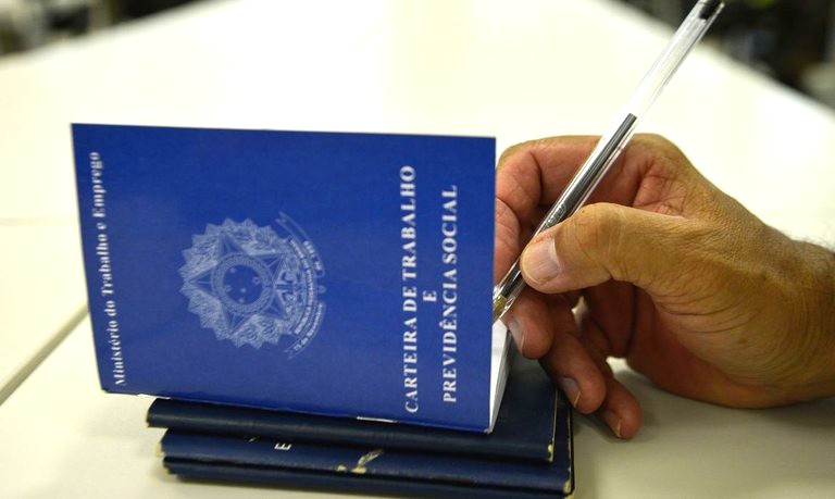 Indústria reverteu cenário, depois de meses no negativo, com saldo de 5 carteiras assinadas em abril