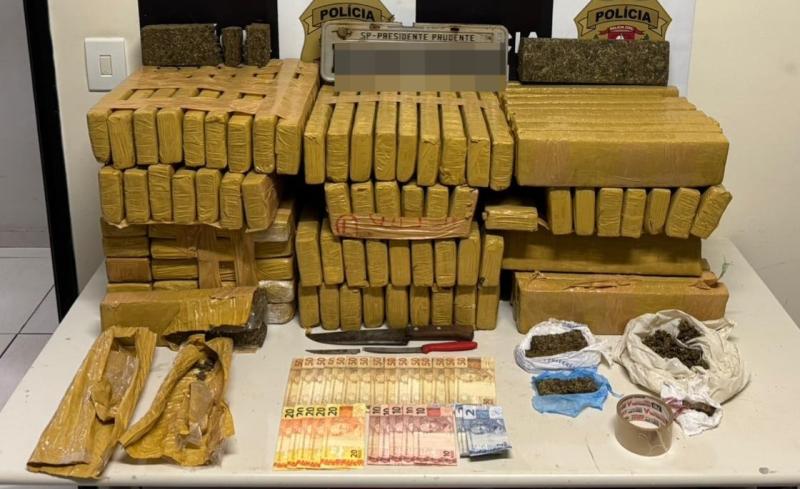 No interior de imóvel foram localizados 105 tijolos de maconha, que pesaram 120 quilos