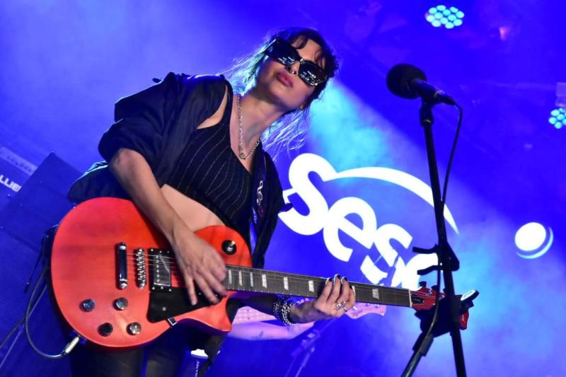 Fernanda Lessa vem construindo sua trajetória na música de forma independente