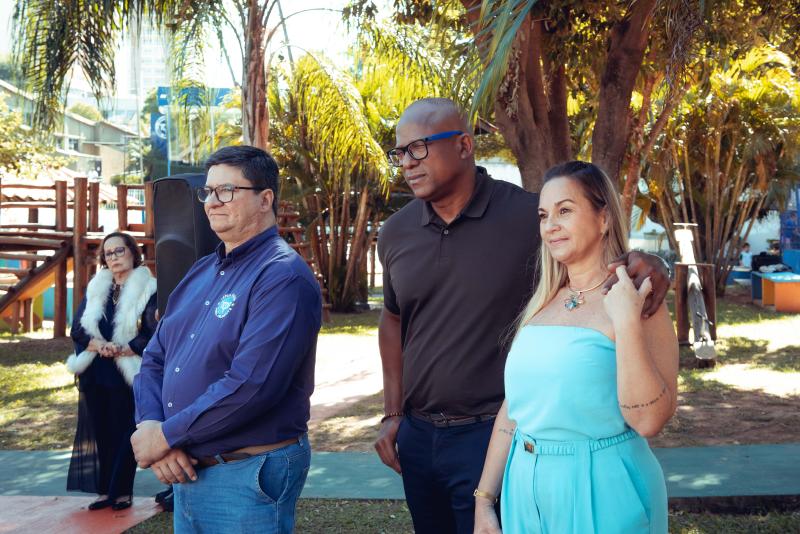 O gerente do clube, Fabio Renato Salles, o presidente e a primeira-dama Mirella