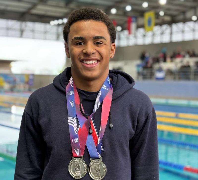 Enzo foi vice-campeão paulista no revezamento 4 x 100 m nado livre e no revezamento 4 x 200 m nado livre