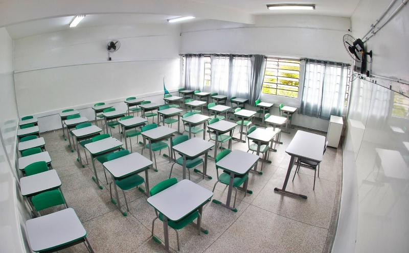 Editais são voltados a professores com diferentes formações e experiências profissionais