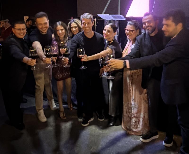 Raul Audi brinda com os sócios, pelos 20 anos da Audi Propaganda 