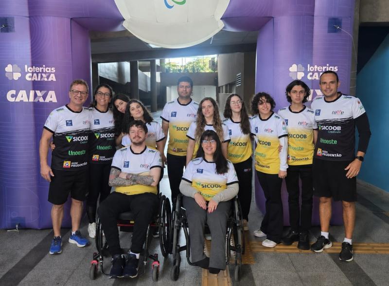 Equipe da Apop/Semepp contou com 8 jogadores na disputa; na foto, eles e a comissão técnica