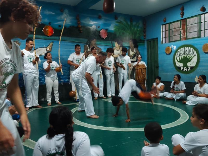 Atualmente, Aroeira reúne cerca de 160 integrantes; aulas gratuitas são oferecidas a crianças, jovens, adultos e idosos