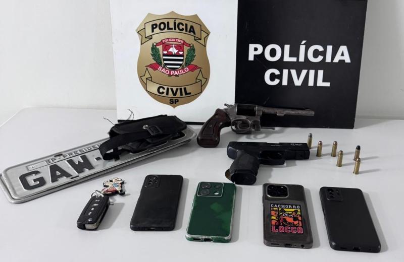 Ação apreendeu celulares, simulacro de arma de fogo, revólver e veículo com sinais de adulteração
