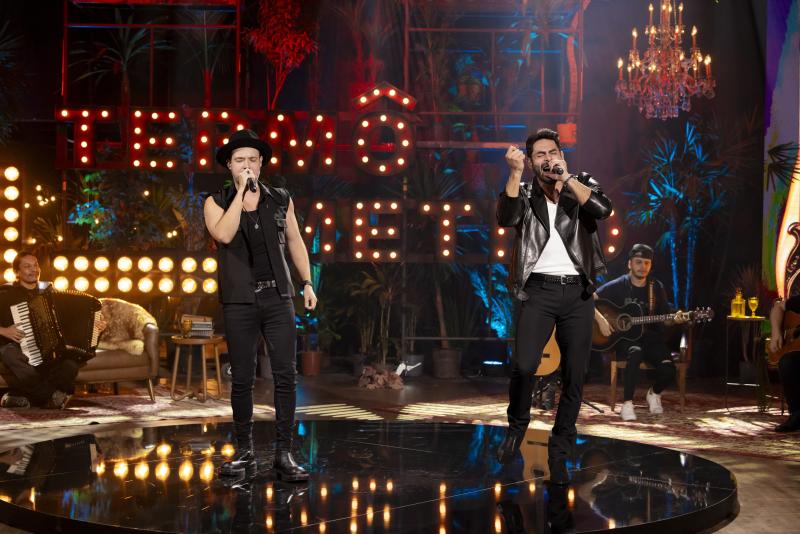 Dupla mostra os grandes sucessos da carreira em show pra lá de animado em Pirapozinho