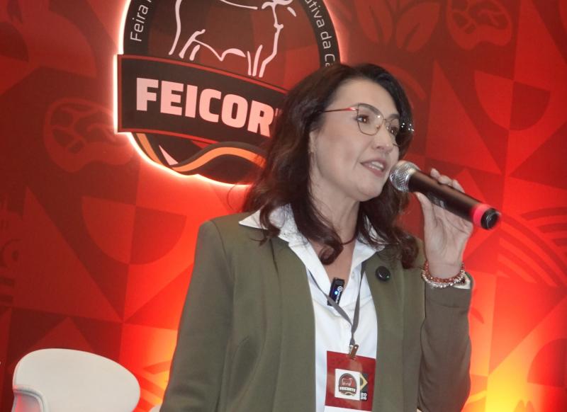 A zootecnista Liliane Suguisawa abriu o painel feminino da Feicorte