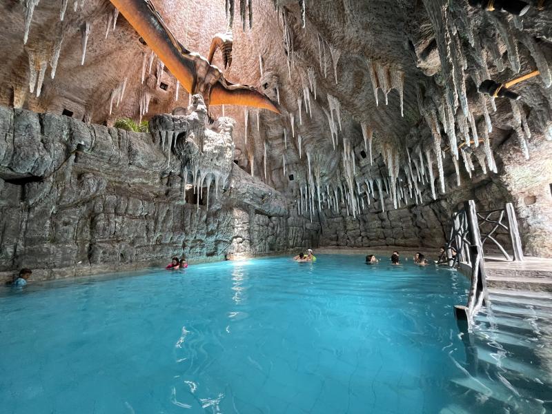A piscina vulcânica dentro do Vulcão Terra Parque