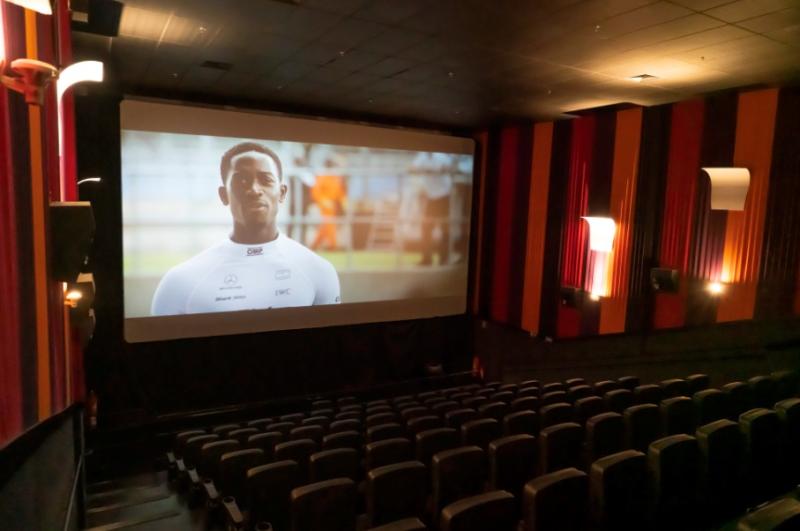 Durante a exibição, o ambiente recebe uma série de adequações para garantir mais conforto aos espectadores