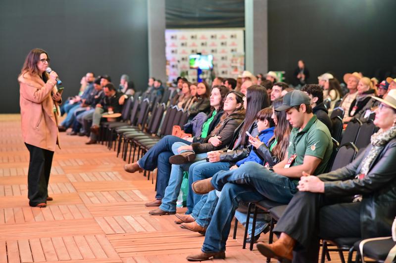 4º Simpósio ReprodOeste falou sobre fêmeas precoces na pecuária
