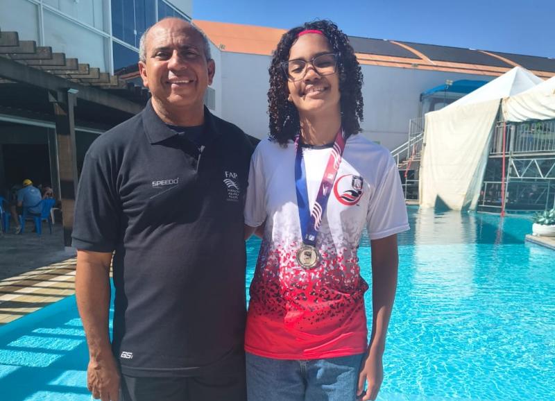 Pepe e Rafaela Nascimento Ambrósio, prata nos 100 m nado peito, na categoria infantil 1 