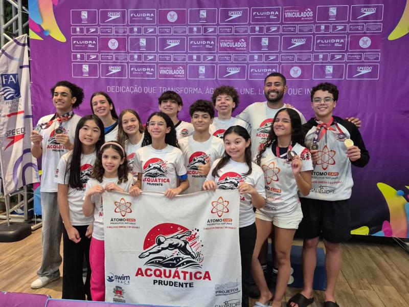 Equipe comemora os bons resultados na Copa São Paulo de Inverno para Nadadores Vinculados