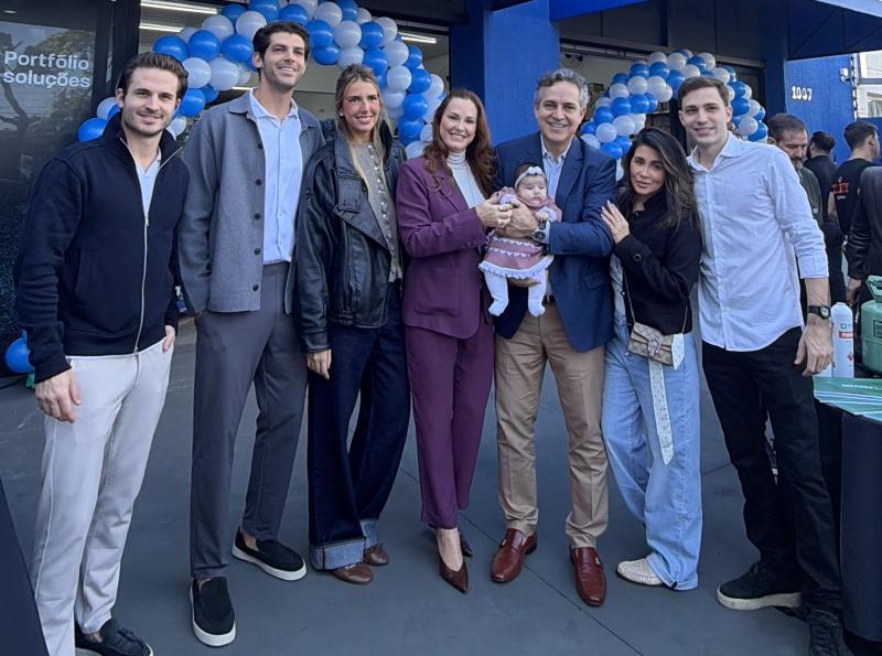 Rogerio Rosalles e família, na inauguração de sábado, em Presidente Prudente