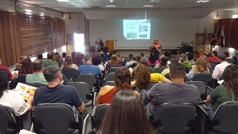 Encontro ocorreu no auditório da Diretoria Regional de Ensino de Prudente