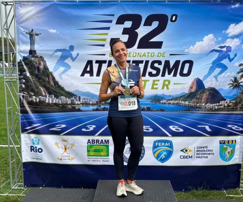 Agda foi campeã da prova salto em altura, com a marca de 1.20