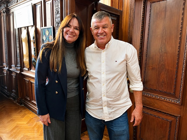 Assessor da Semepp, Edison Andrade, e a secretária estadual de Esportes, Carla Carletto, formalizaram a implantação do centro
