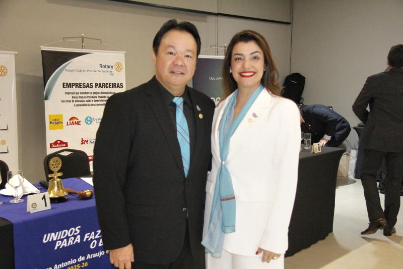 Marcelo e Ninúcia Otsuka, casal empossado na presidência do Rotary Sul