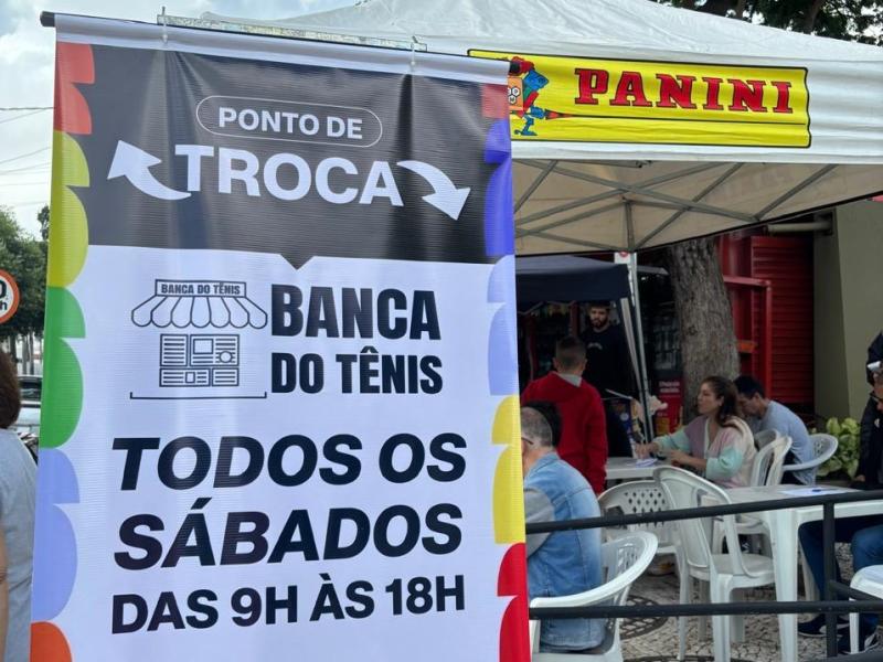 Banca do Tênis, em Prudente, reúne colecionadores do álbum de figurinhas da Copa do Mundo, aos sábados