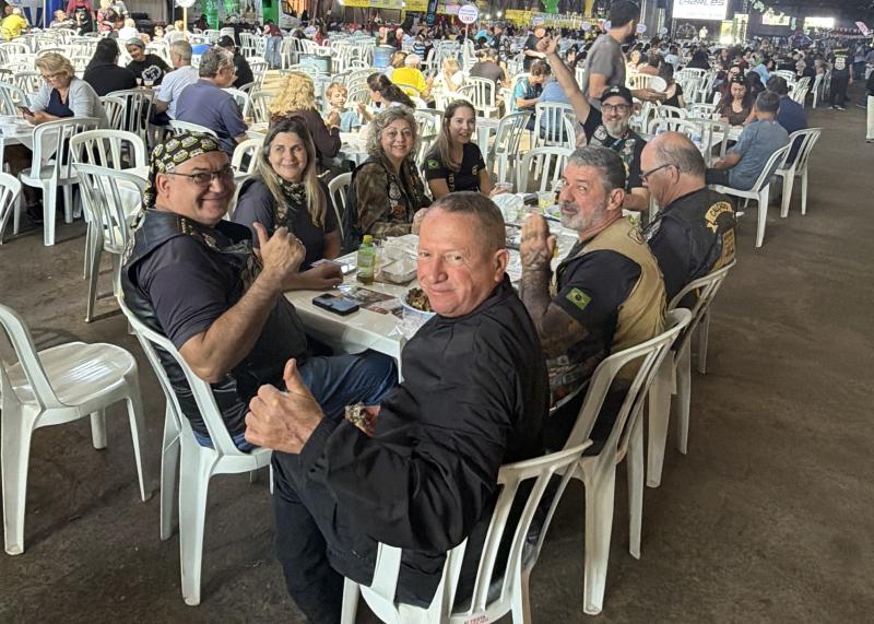 Magnífico salão do Centro de Eventos IBC ficou completamente lotado durante a 27ª Festa das Nações, mostrando a força e a união da comunidade do oeste paulista
