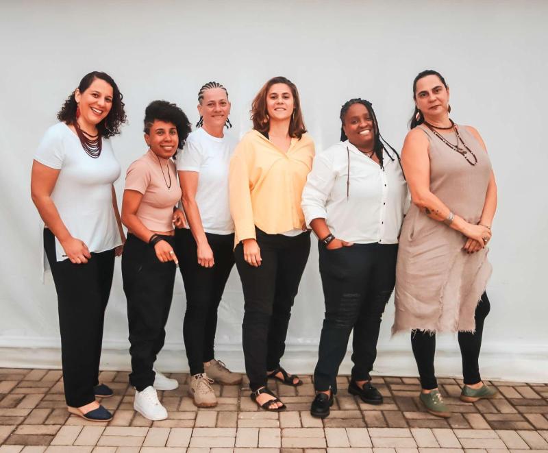 Samba de Batom, formado exclusivamente por mulheres, presta homenagem às grandes vozes do samba brasileiro