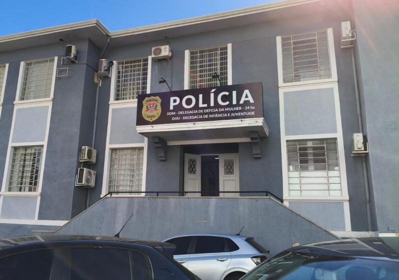 Acesso à DDM é privativo, pela entrada do lado esquerdo do prédio na Rua Doutor Gurgel, 720