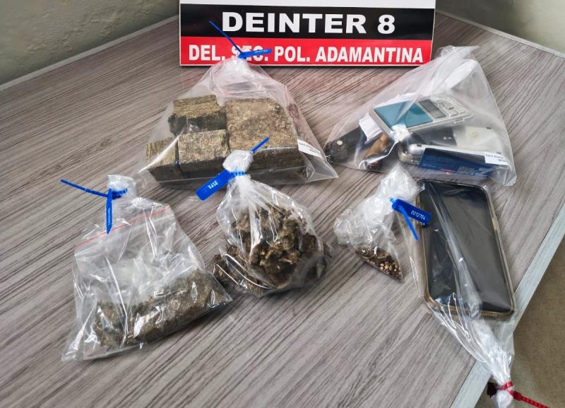 Trio foi surpreendido maconha, ecstasy, além de objetos relacionados ao comércio ilícito de entorpecentes