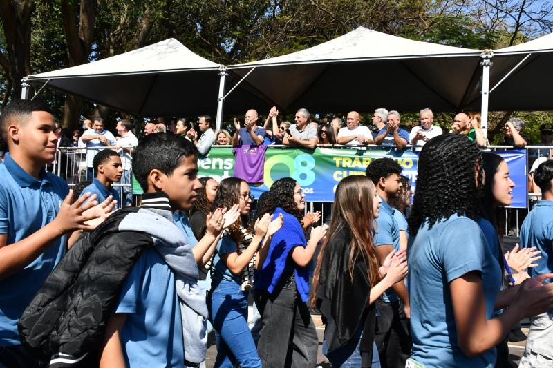 Na edição de 2025, 76 entidades levaram à avenida um pouco da história, da cultura, da economia e da diversidade prudentina
