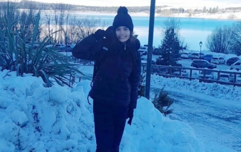 Thainá chegou na Nova Zelândia em pleno inverno e já curtiu a neve