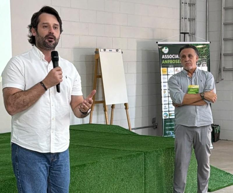 Guilherme Piai, na palestra para produtores de sementes forrageiras do oeste paulista: “Desenvolvimento regional está intrinsecamente ligado à força da agroindústria e das cooperativas”