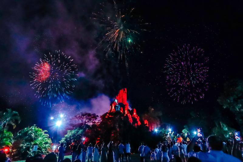 Tradicional queima de fogos na virada do ano no Resort Fazenda do Vulcão