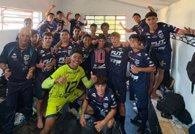Sub-15 ganhou de 3 a 0 e ocupa a vice-liderança do Grupo 2