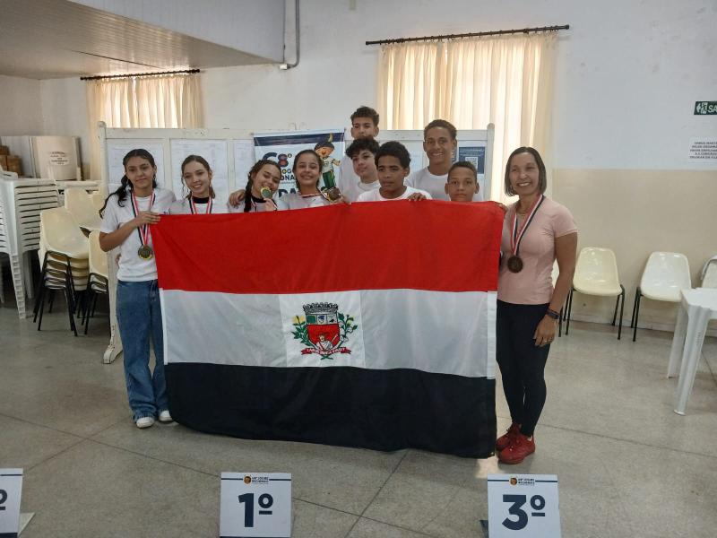 Equipes feminina (campeã) e masculina (4º lugar) de damas de Prudente