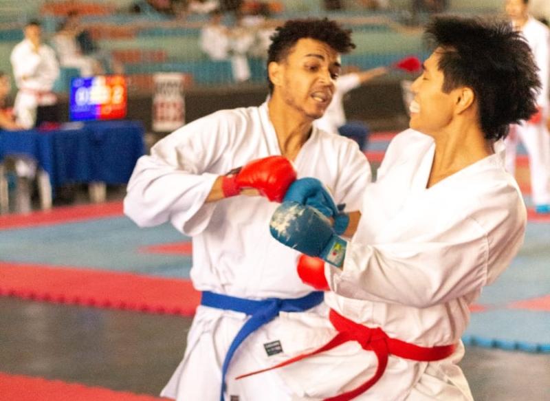 Entre suas principais conquistas, Gustavo destaca a obtenção da faixa preta, a participação em diversos torneios e a experiência de atuar como árbitro