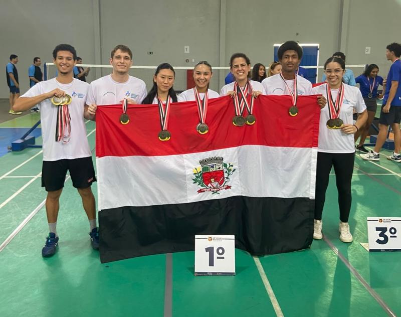 Equipes de badminton masculino e feminino sagraram-se campeãs hoje e ficaram com o ouro por equipes e na simples