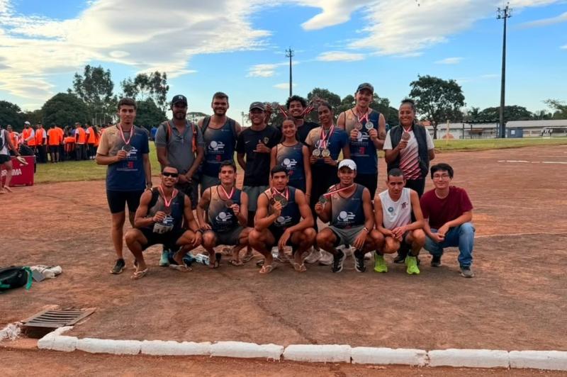 Atletas prudentinos com as medalhas conquistadas; foram 8 ouros, 9 pratas e 6 bronzes