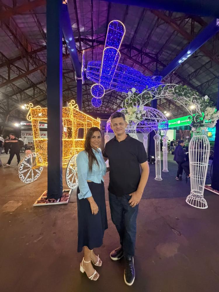 CLAUDIA E CRISTIANO MALAQUIAS: EXPERTISE EM DECORAÇÕES NATALINAS E ESTRUTURAS FESTIVAS 