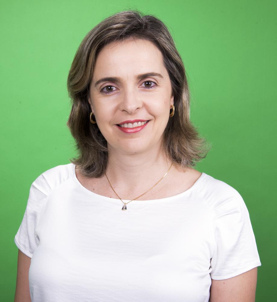 Colunista Cássia Alves Perego