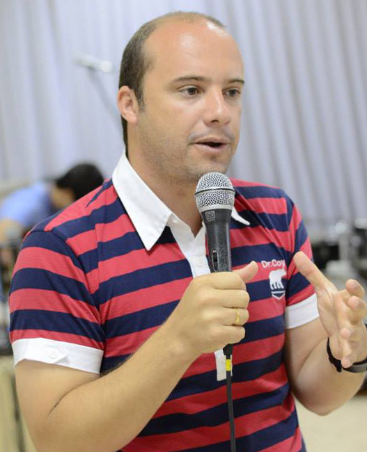 Colunista Adriano Gonçalves