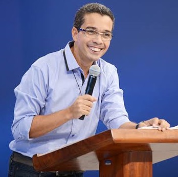 Colunista Alexandre Oliveira